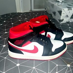 Jordan 1 mid